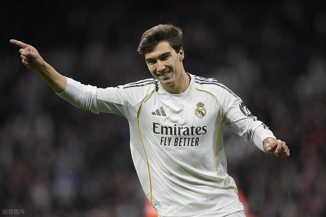 随着皇马4-1，比利亚雷亚尔1-2，西甲最新积分榜出炉：巴萨丢榜首